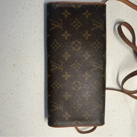 Authentic Louis Vuitton twin pouchette GM - Picture 2 of 11